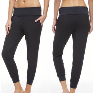 FABLETICS BLACK LIGHTWEIGHT FOLD OVER WAIST JOGGERS LARGE LIKE NEW CONDITION